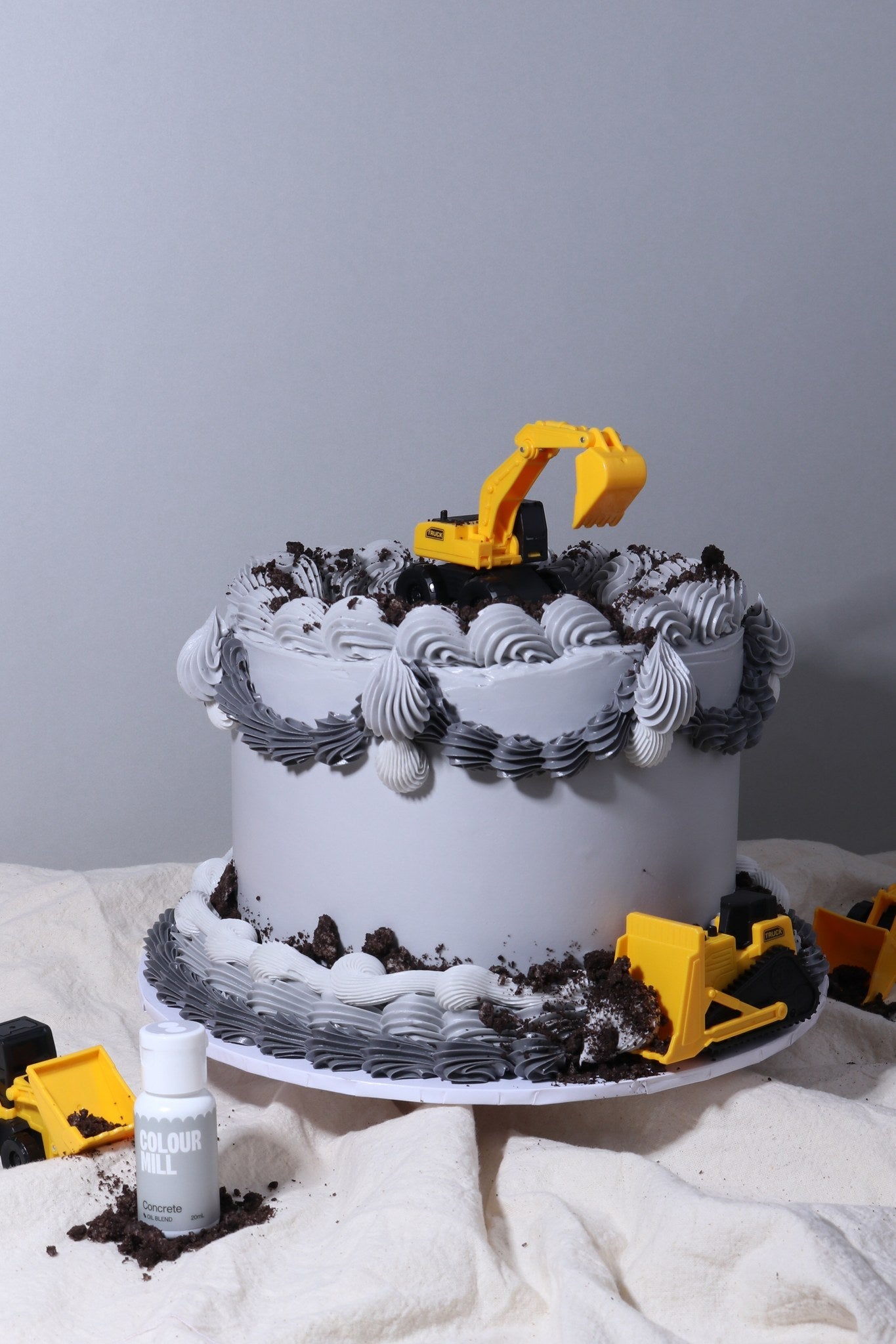 Cake decorated with buttercream colored using Colour Mill Concrete oil based food coloring